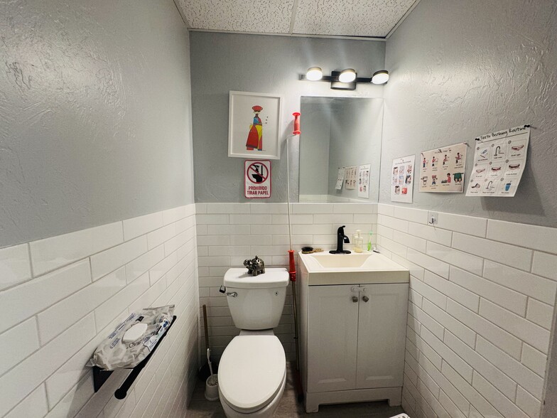 More Photos Of 4509 Bee Ridge Rd, Sarasota Medical For Sale