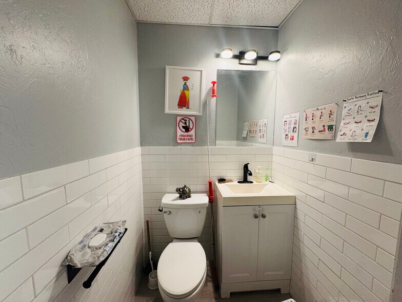 More Photos Of 4509 Bee Ridge Rd, Sarasota Medical For Sale