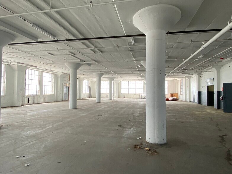 More Photos Of 2211-2233 S Throop St, Chicago Manufacturing For Lease