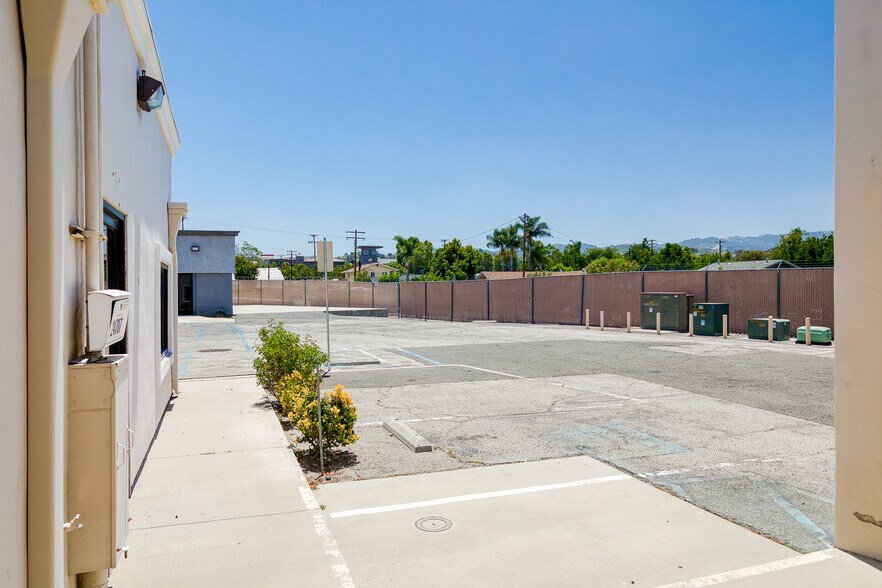 More Photos Of , Santa Clarita Office For Sale