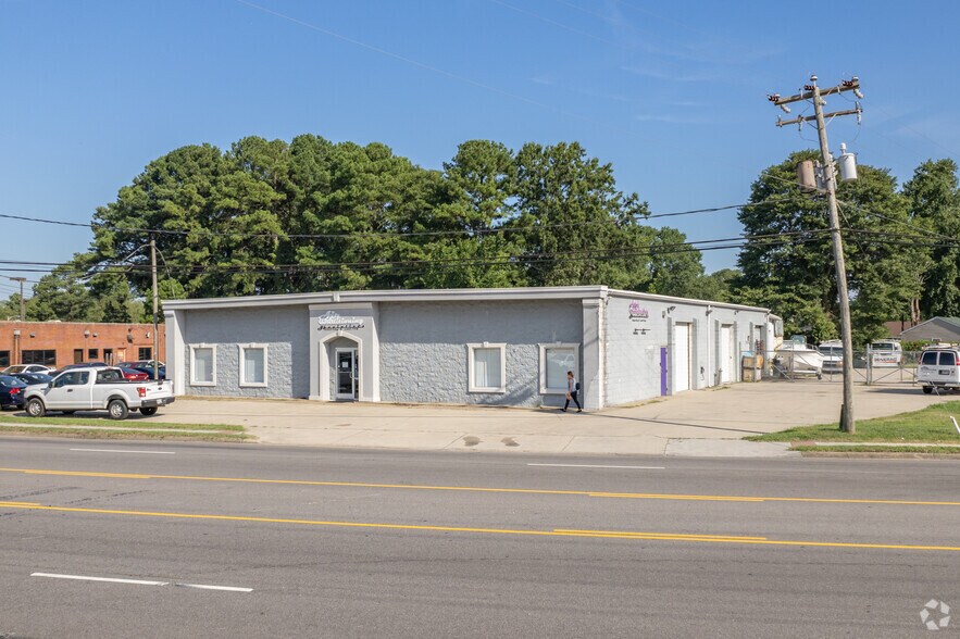Primary Photo Of 2618 Airline Blvd, Portsmouth Showroom For Sale