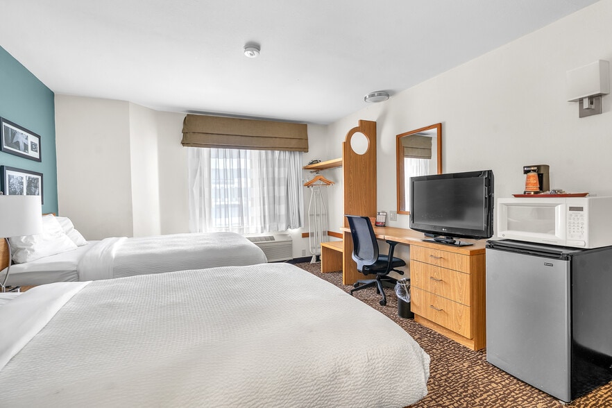 More Photos Of 220 Caravan Dr, Elkhart Hotel For Sale