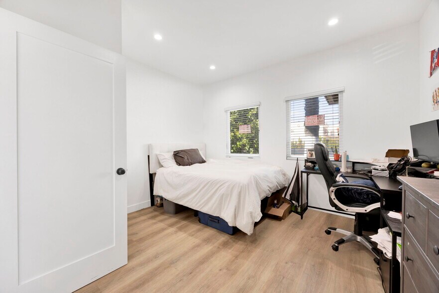 More Photos Of 648 W 30th St, Los Angeles Apartments For Sale