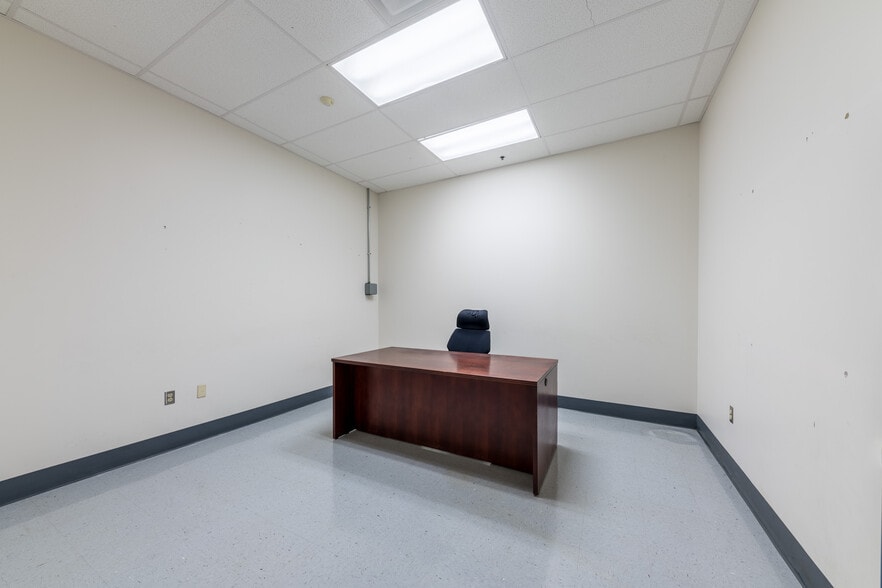 More Photos Of 347 W Main St, Clarksburg Office For Lease