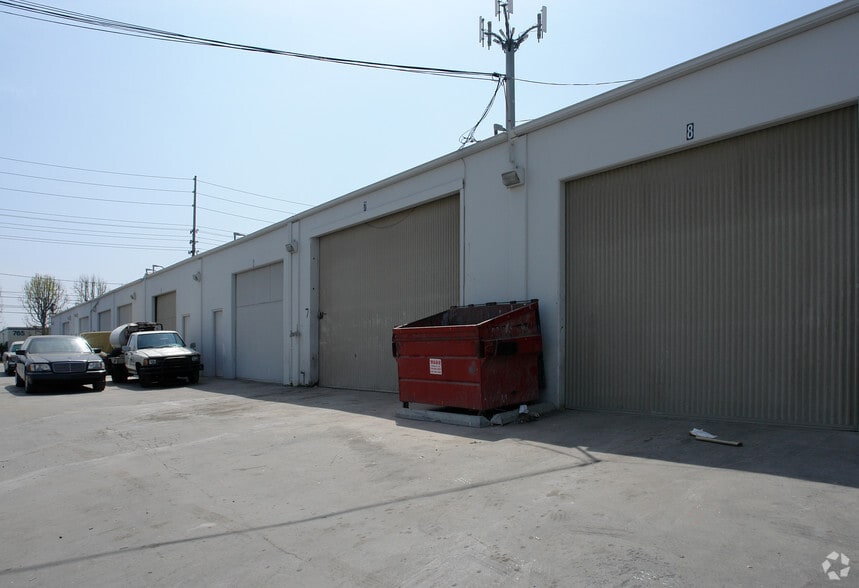 More Photos Of 770 W 17th St, Costa Mesa Warehouse For Lease