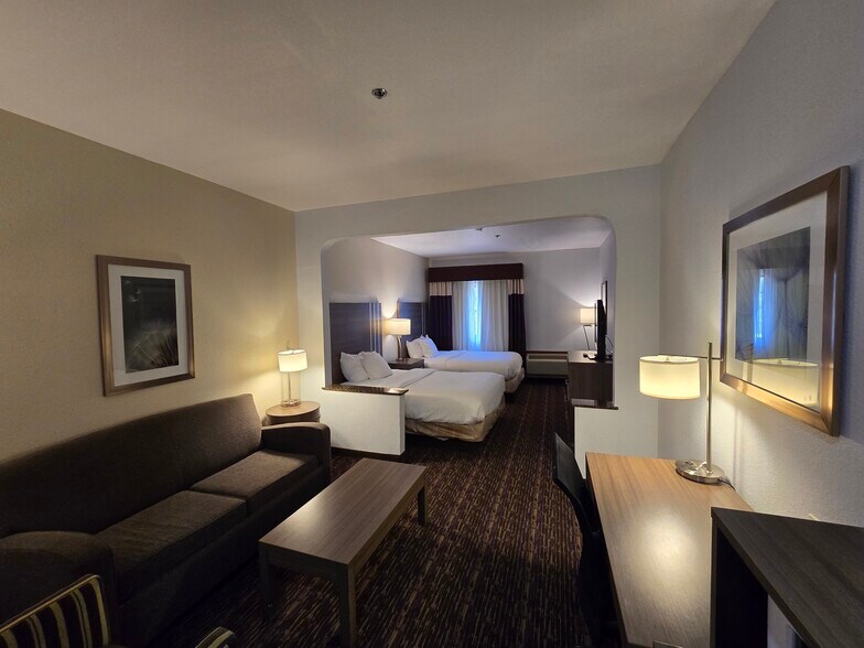 More Photos Of 2700 E 2nd St, Edmond Hotel For Sale