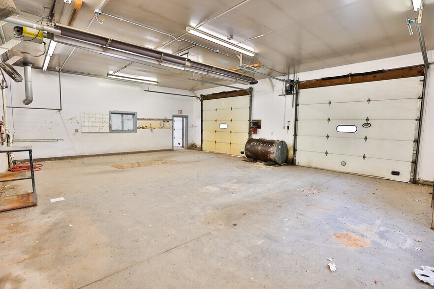 More Photos Of 129 2nd St, Webster City Light Manufacturing For Sale
