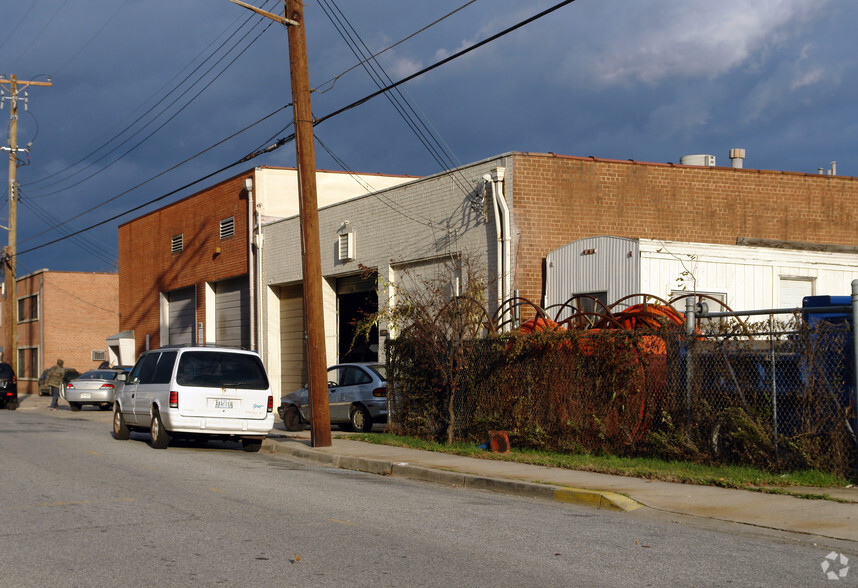 Primary Photo Of 4309 41st St, Brentwood Warehouse For Lease