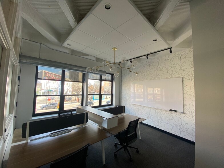 More Photos Of 1212 N Ashland Ave, Chicago Office For Lease