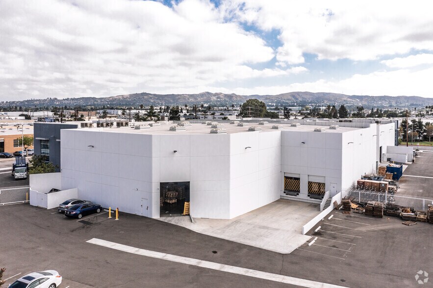 More Photos Of 8739 Dice Rd, Santa Fe Springs Warehouse For Lease