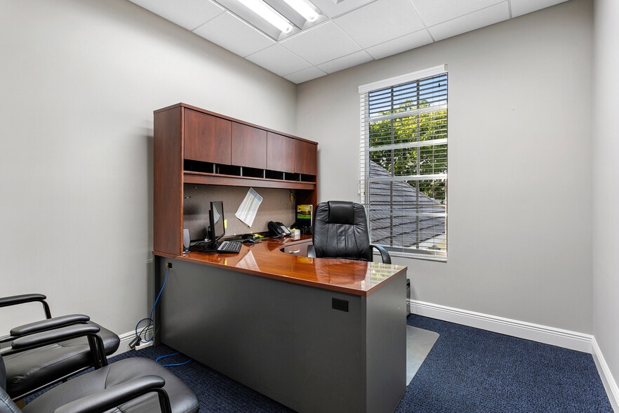 More Photos Of 11811 US Highway 1, North Palm Beach General Retail For Lease