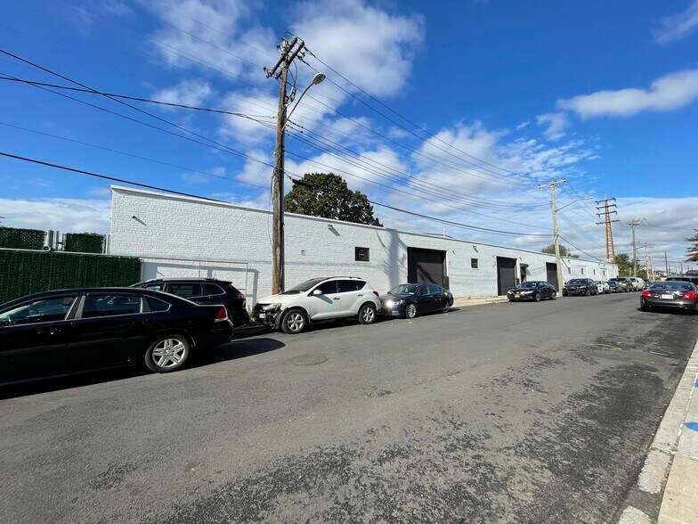 More Photos Of 118-40 Montauk St, Saint Albans Distribution For Sale