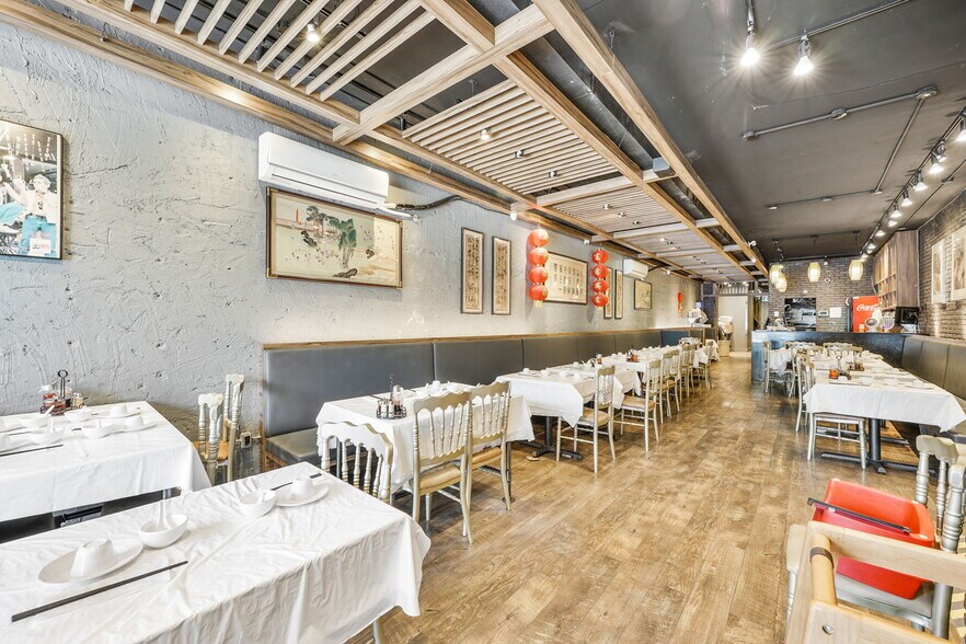 More Photos Of 388 Spadina Ave, Toronto Restaurant For Sale