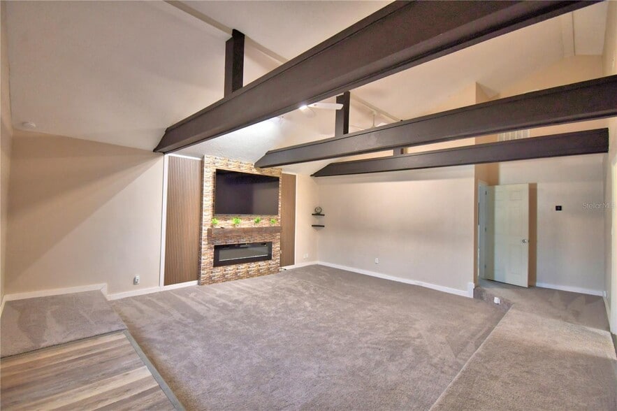 More Photos Of 208 Center St, Auburndale Office For Sale