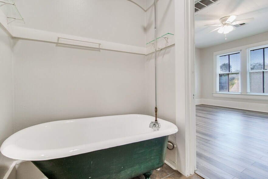 More Photos Of 1224 E Strong St, Pensacola Apartments For Sale