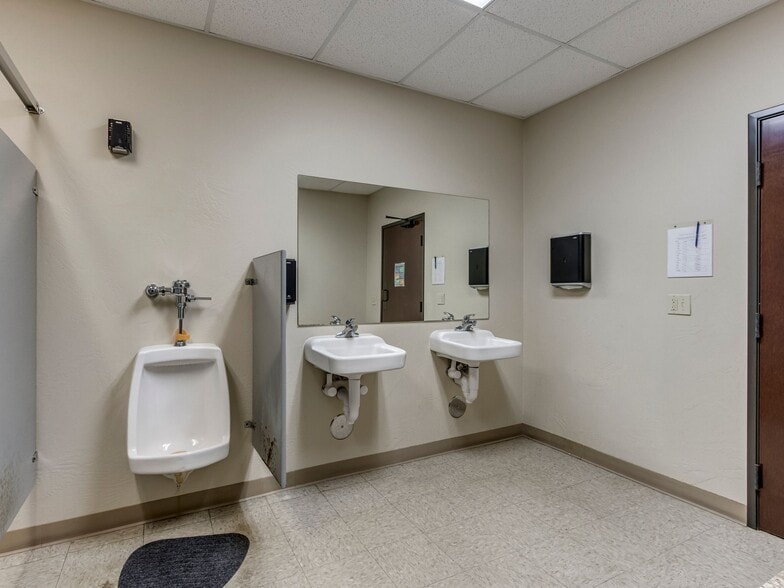 More Photos Of 9309 E Reno Ave, Midwest City Healthcare For Sale