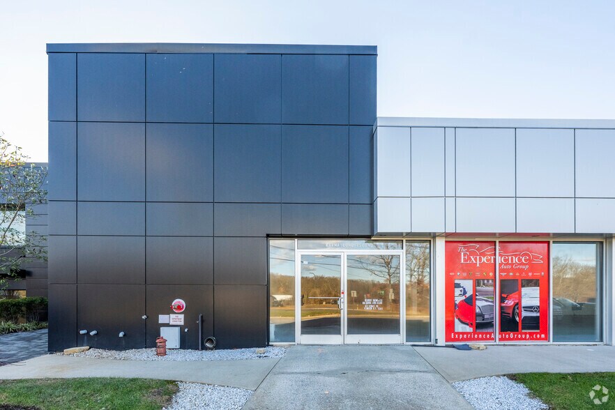 More Photos Of 45 S Service Rd, Plainview Light Manufacturing For Lease