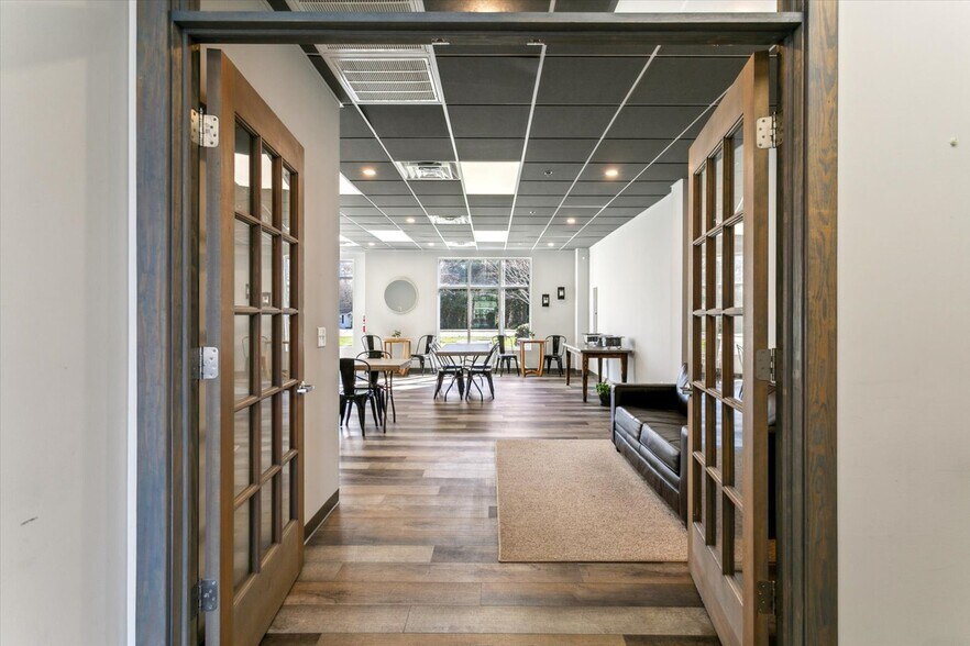 More Photos Of 6824 Colemans Crossing Ave, Hayes Storefront Retail Office For Lease