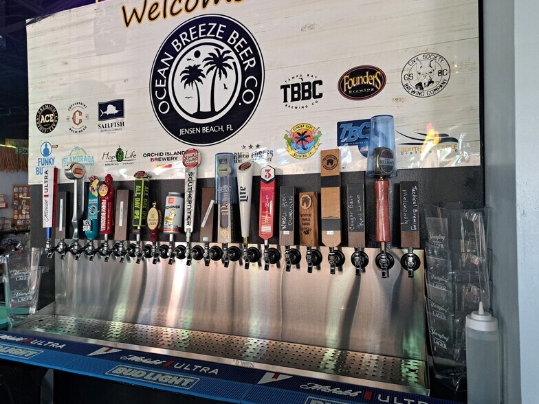 More Photos Of 1764-1868 NE Jensen Beach Blvd, Jensen Beach Bar For Lease