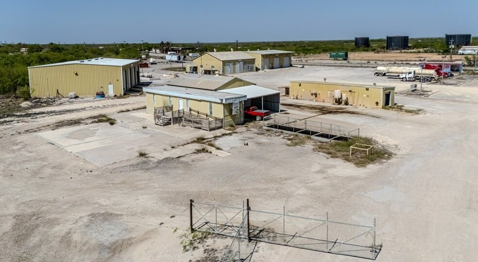 More Photos Of 255 Loop 517, Carrizo Springs Flex For Sale