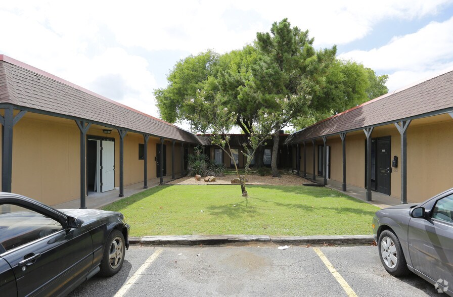 Primary Photo Of 3814 Marquis Dr, Garland Light Manufacturing For Lease