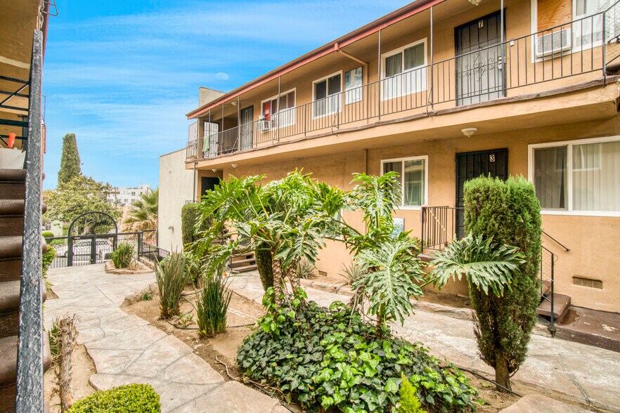 More Photos Of 4023-4027 W 28th St, Los Angeles Apartments For Sale