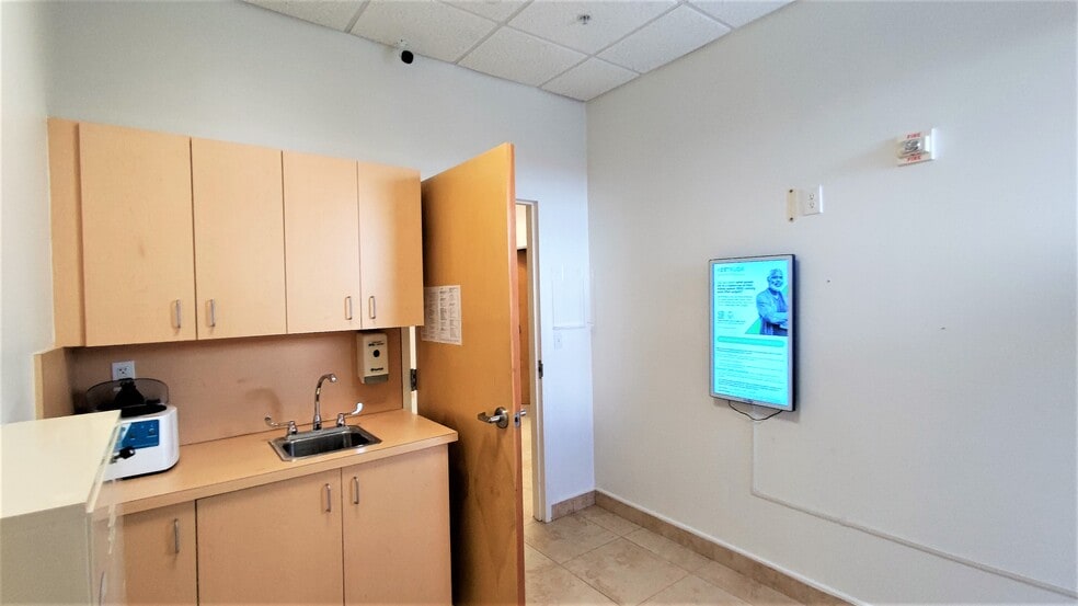 More Photos Of 925 NE 30th Ter, Homestead Medical For Lease