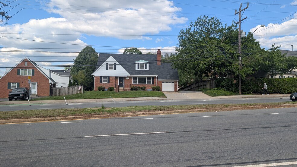 More Photos Of 9207 Old Georgetown Rd, Bethesda Office For Sale