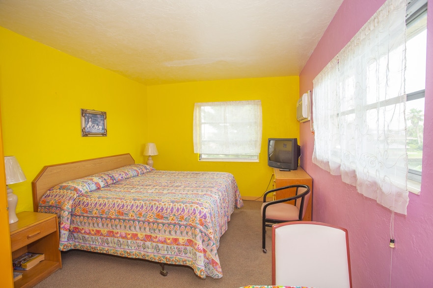 More Photos Of 11240 1st St, Treasure Island Hotel For Sale