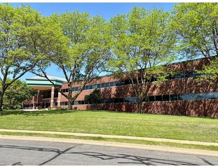 More Photos Of 3535 Vadnais Center Dr, Vadnais Heights Medical For Lease