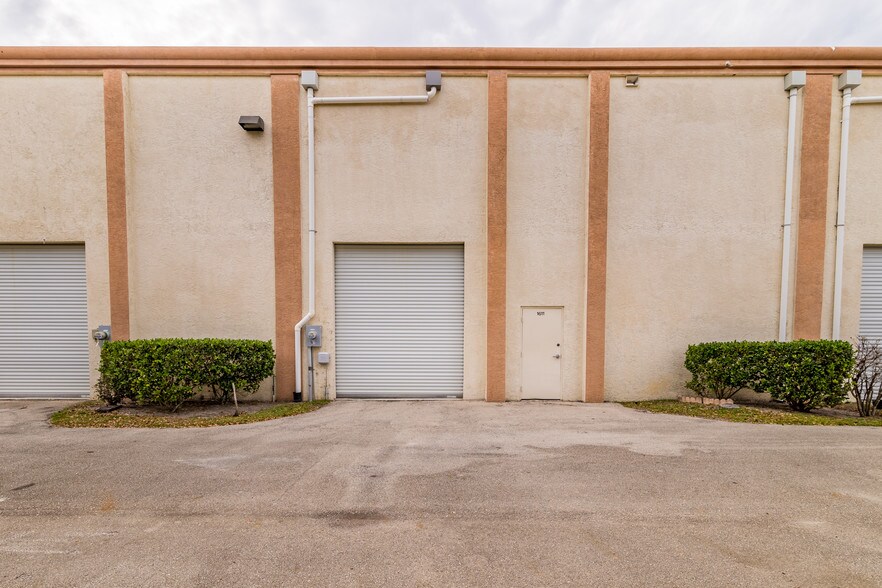 More Photos Of 1605-1613 91st Ct, Vero Beach Light Distribution For Lease
