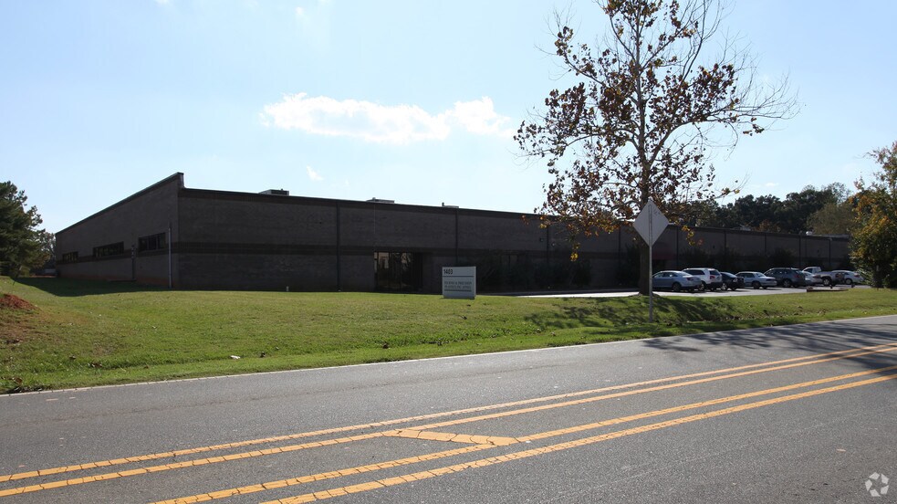 More Photos Of 1403 S Third St, Mebane Warehouse For Lease