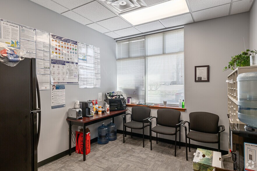 More Photos Of 20101 E Jackson Dr, Independence Office For Sale