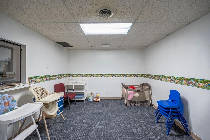 More Photos Of 140 14th Ave NW, Ephrata Flex For Sale