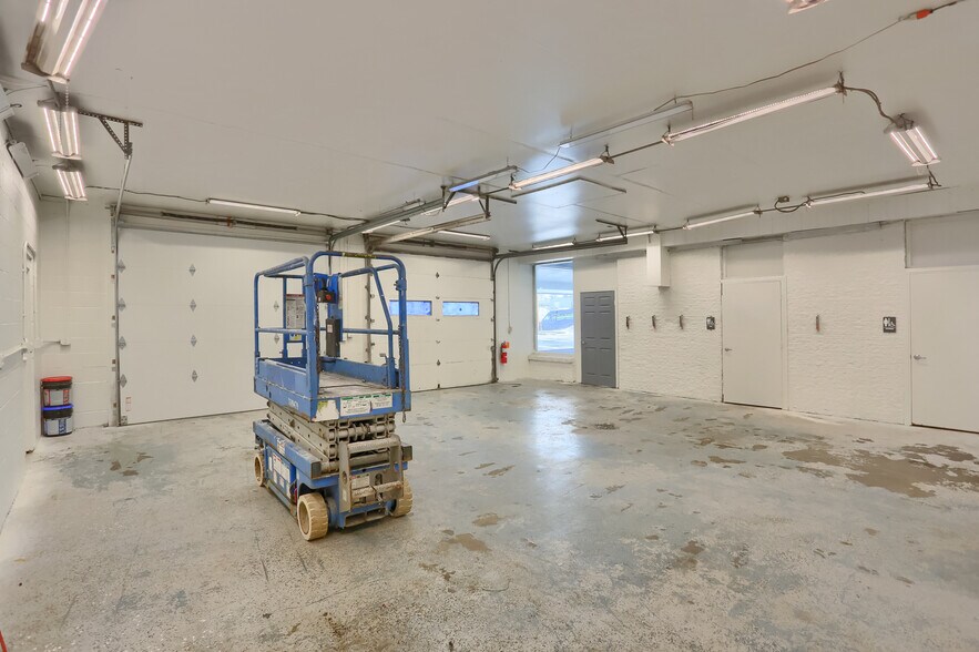 More Photos Of 2608 New Butler Rd, New Castle General Retail For Sale