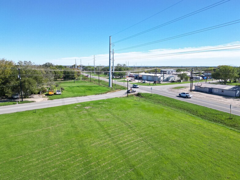 More Photos Of TBD S Commerce St, Lockhart Land For Sale