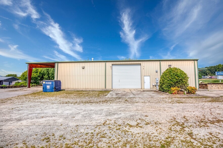 More Photos Of 1585 Access Rd, Covington Flex For Lease