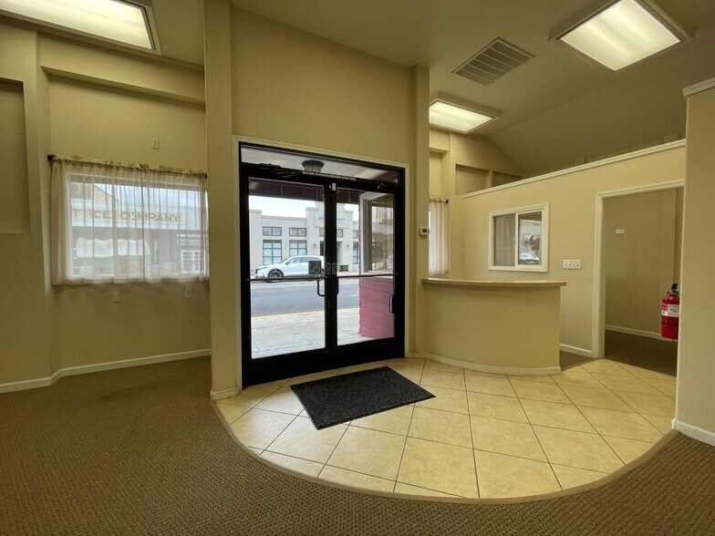 More Photos Of 130 W A St, Dixon Office For Lease