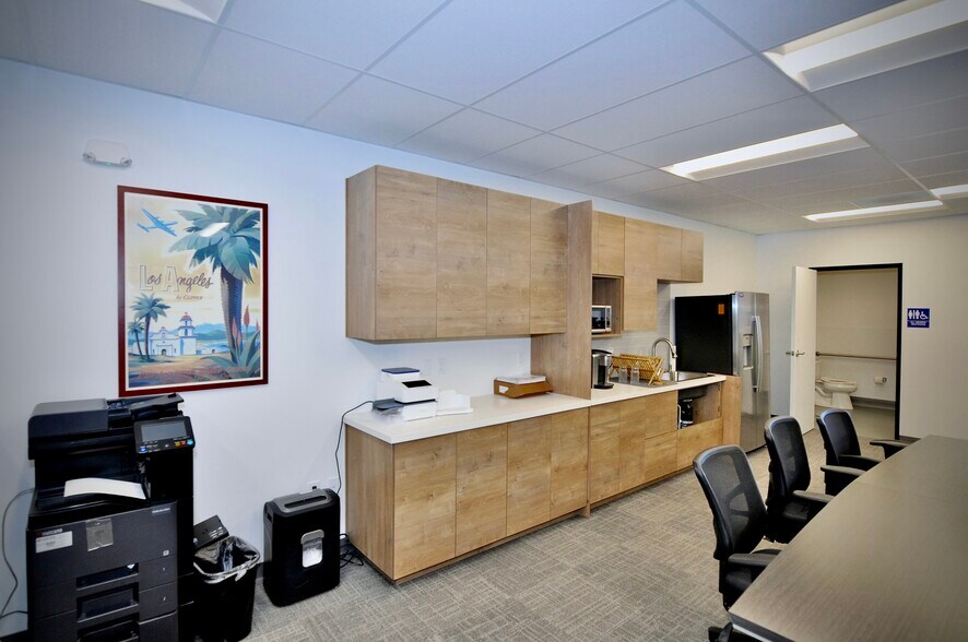 More Photos Of 9520 Padgett St, San Diego Light Manufacturing For Lease