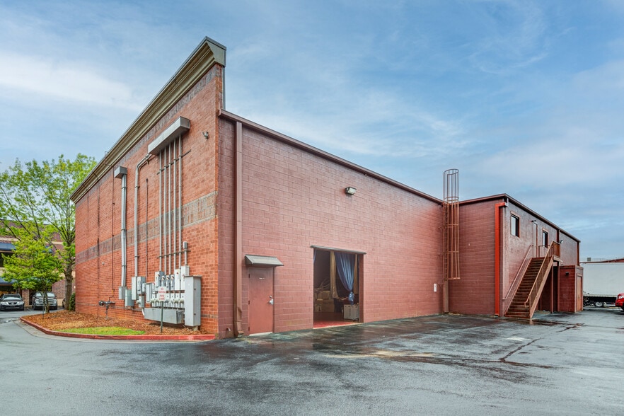 More Photos Of 1880 W Oak Pky, Marietta Light Distribution For Lease