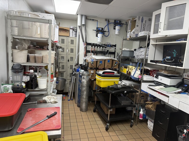 More Photos Of 40 El Camino, Fresno Storefront For Lease