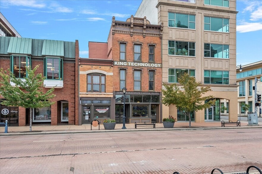 Primary Photo Of 3 N Old State Capitol Plz, Springfield Storefront Retail Office For Lease