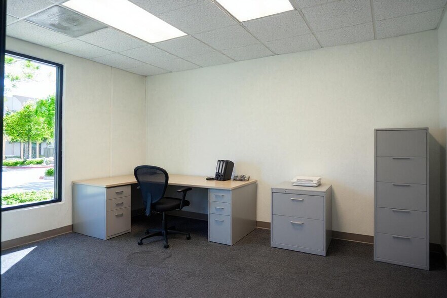 More Photos Of 42095 Zevo Dr, Temecula Warehouse For Sale