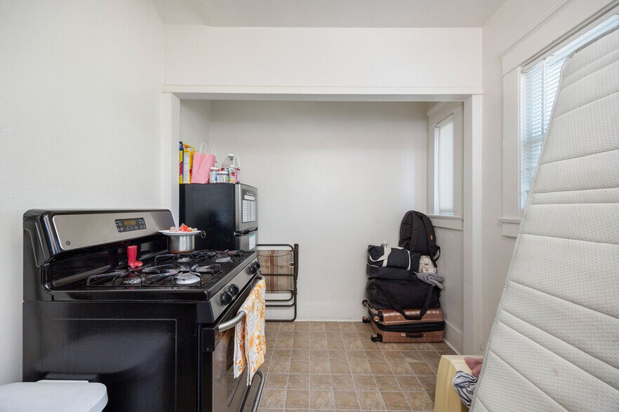 More Photos Of 817 E New York St, Long Beach Multifamily For Sale