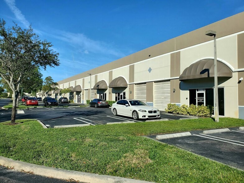 More Photos Of 11822-12094 Miramar Pky, Miramar Warehouse For Lease