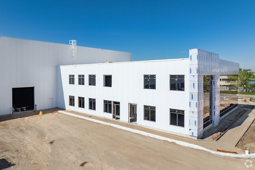 More Photos Of 151 Garden Ave, Brantford Distribution For Lease