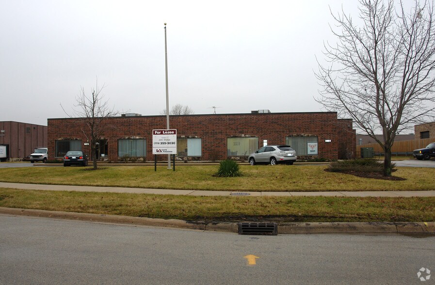 More Photos Of 1480 Industrial Dr, Itasca Warehouse For Lease