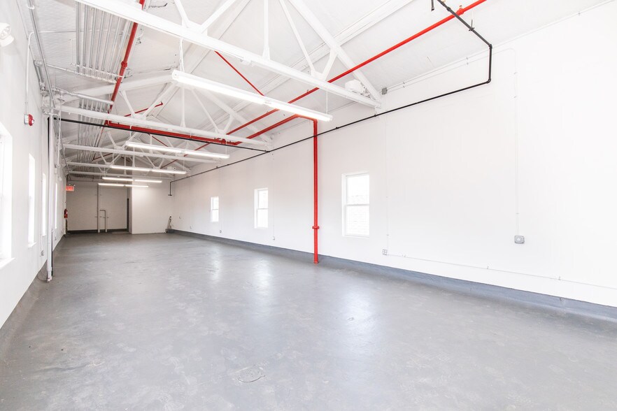 More Photos Of 540 39th St, Union City Warehouse For Lease