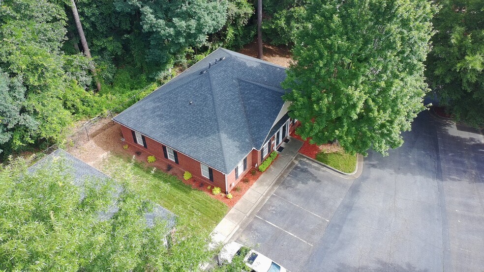 More Photos Of 2440 Sandy Plains Rd, Marietta Medical For Lease