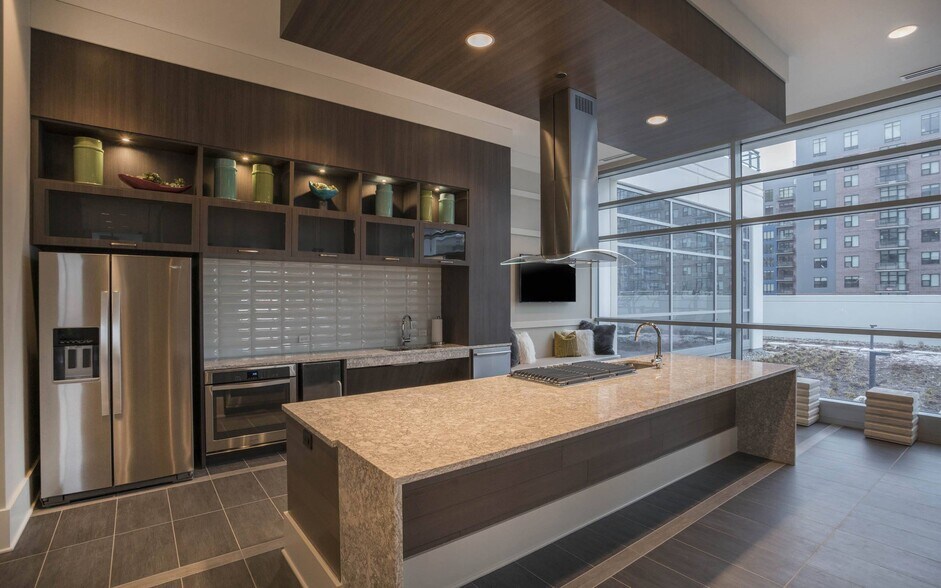 More Photos Of 801 S Financial Pl, Chicago Apartments For Lease